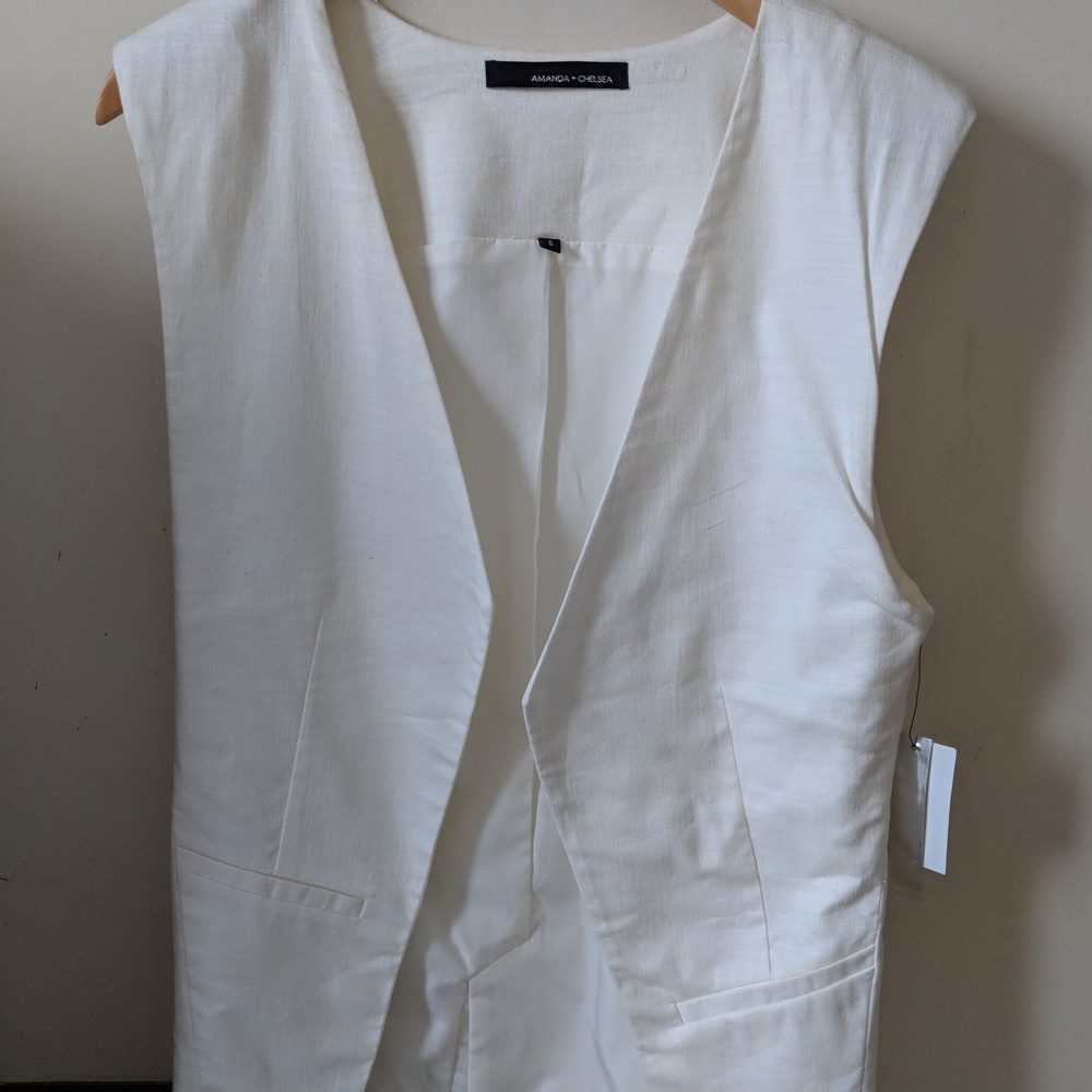 NWT Amanda and Chelsea Cream Sleeveless Vest